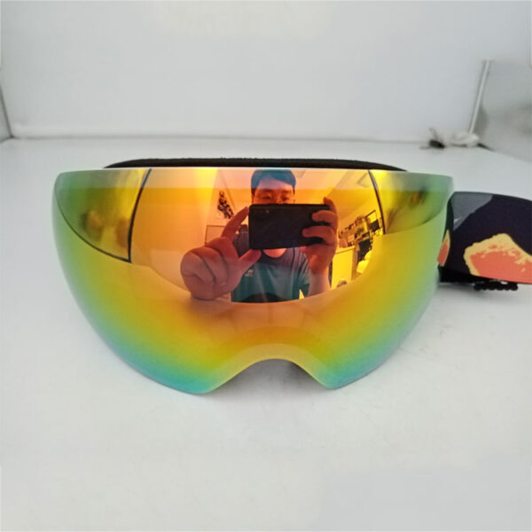 Custom UV400 anti fog snow goggles OTG - Image 2