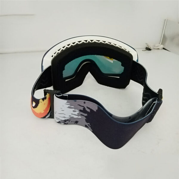 Custom UV400 anti fog snow goggles OTG - Image 4
